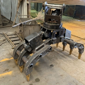 挖機旋轉(zhuǎn)抓鋼機